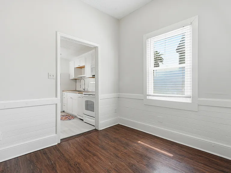 520 E Hall Ln — Photo 21