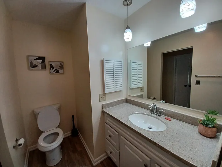 582 Moull St — Photo 6