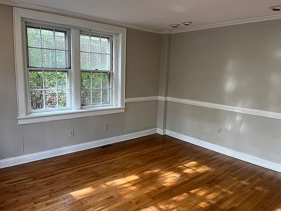 2nd image of 830 Westover Ave APT 1