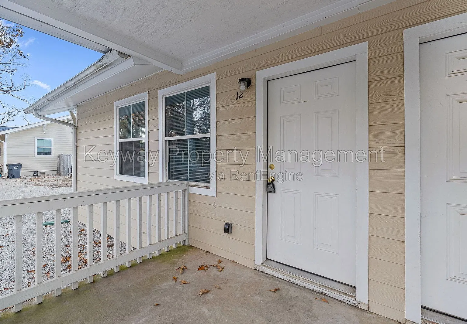 2 bed, 1.0 bath, 690 sqft, $985 — Photo 2