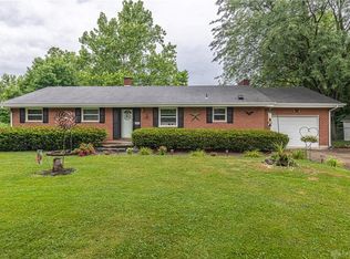1233 Hollyhill Dr, Miamisburg, OH 45342
