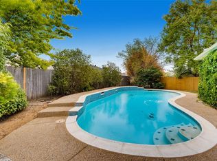 903 Clear Creek Dr, Arlington, TX 76001