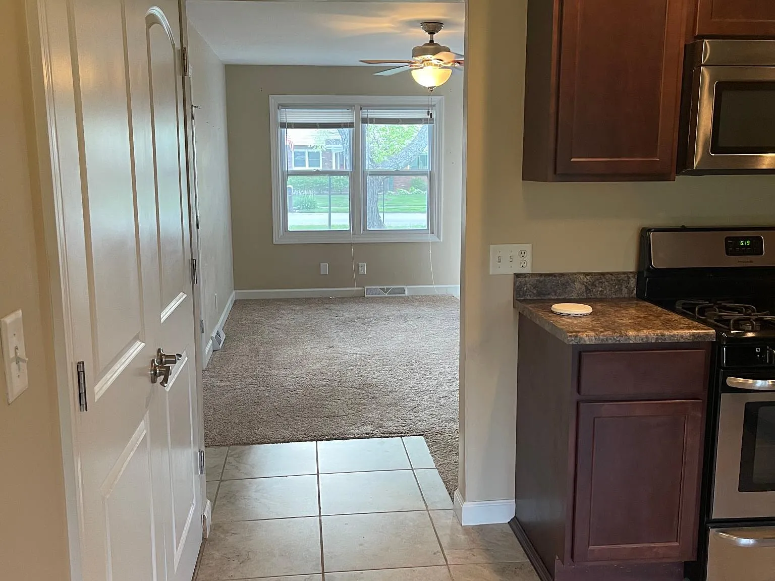 2 bed, 1000 sqft, $1,400 — Photo 2
