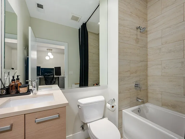 16 N Carpenter St #4N — Photo 11