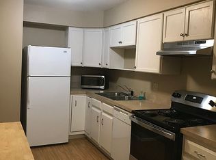 7374 Creekwood Dr #8B, North Royalton, OH 44133