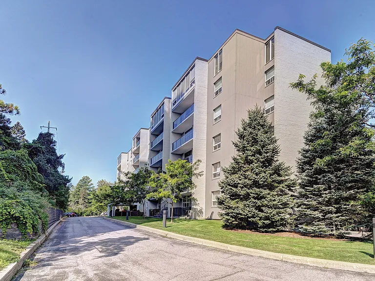202 Hespeler Rd — Photo 3