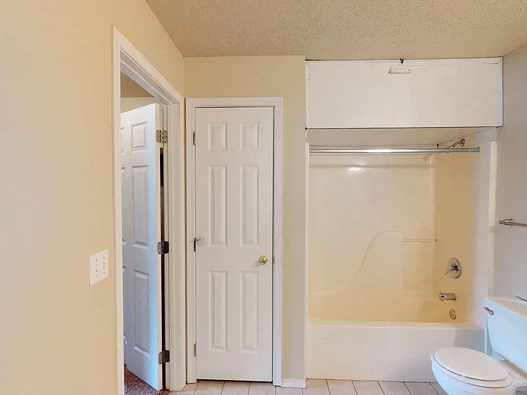 Sierra Vista Apartments — Photo 84