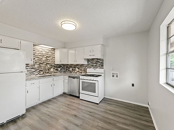 3rd image of 3460 Willowrun Dr #D