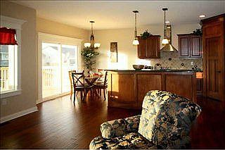3rd image of 510 NW Crestview Ct
