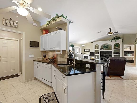 5th image of 4528 SW 3rd Ave