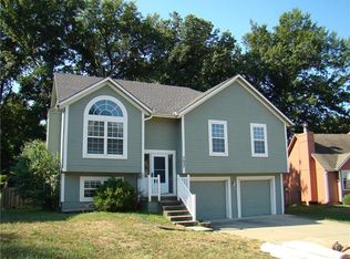 7627 NE 56th St, Kansas City, MO 64119