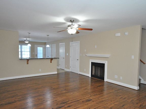 5th image of 128 Colonnade St