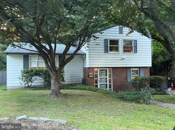 8906 Alicia St, Philadelphia, PA 19115