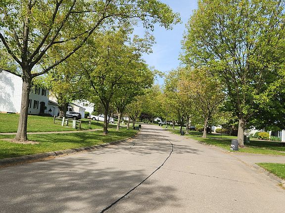 5th image of 755 Pleasant Valley Dr