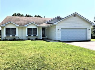 113 Queens Pl SE, Poplar Grove, IL 61065