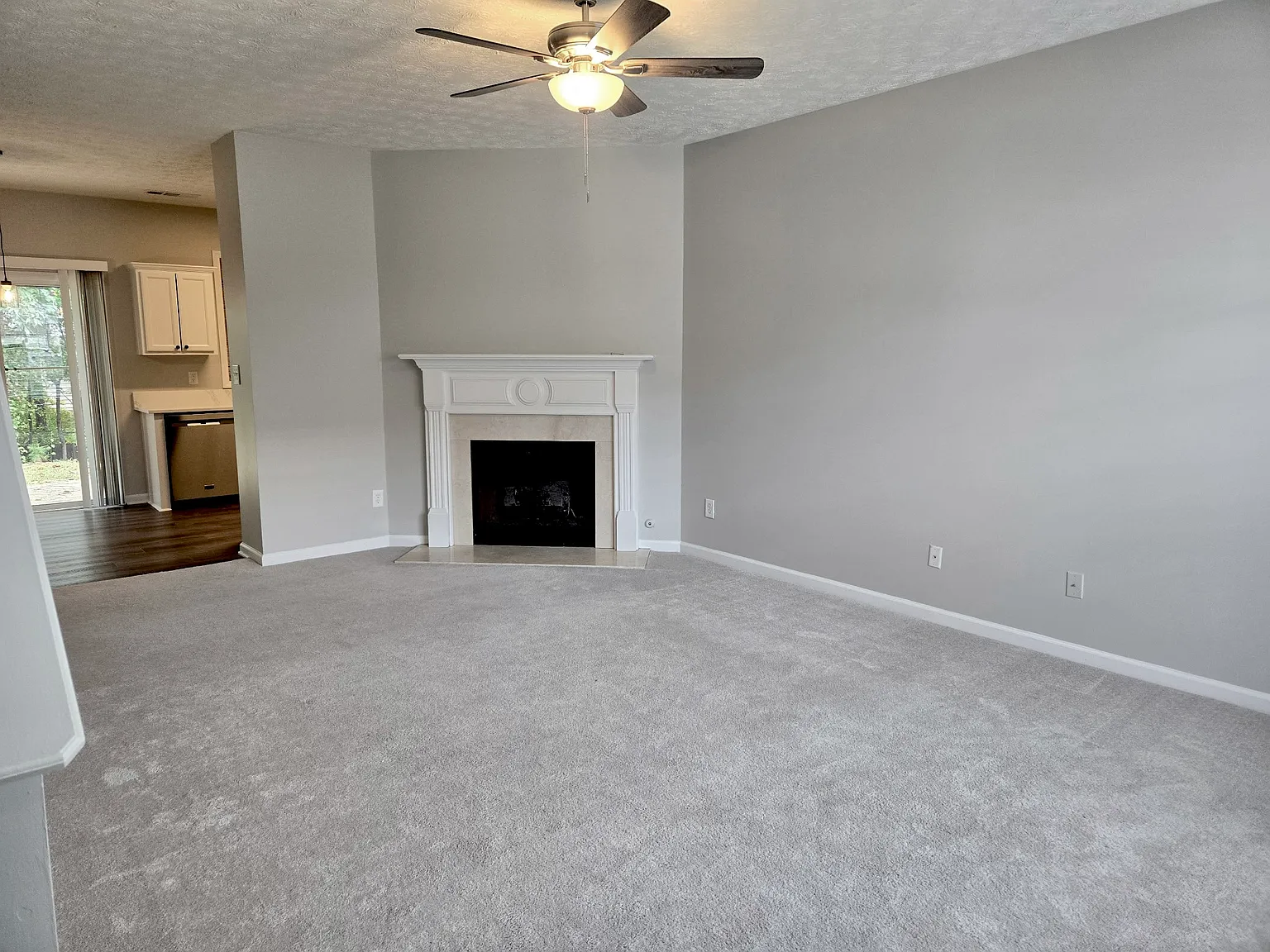 4 bed, 2.5 bath, 1868 sqft, $2,100 — Photo 3