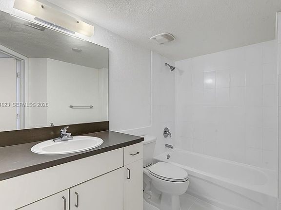 5th image of 219 NW 12th Ave APT 807