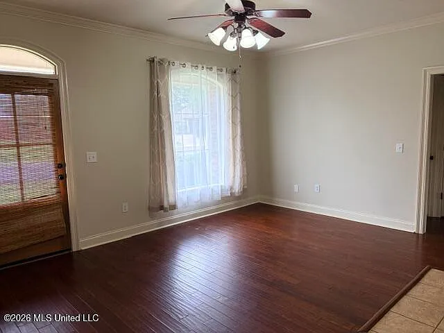 710 Wedgewood Ct — Photo 3