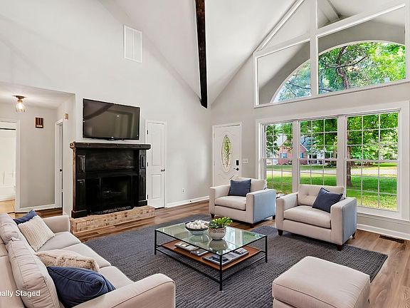 5th image of 110 Brookfield Ct