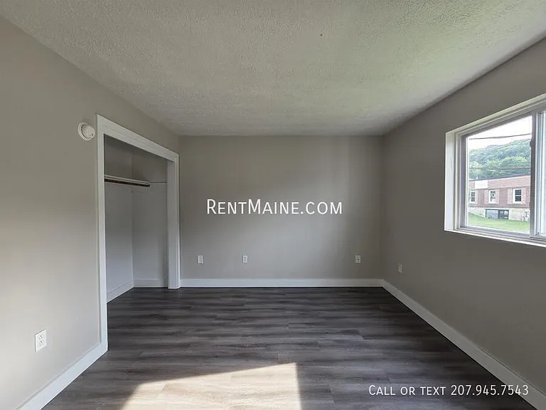 8 Hillside Ln #4 — Photo 14