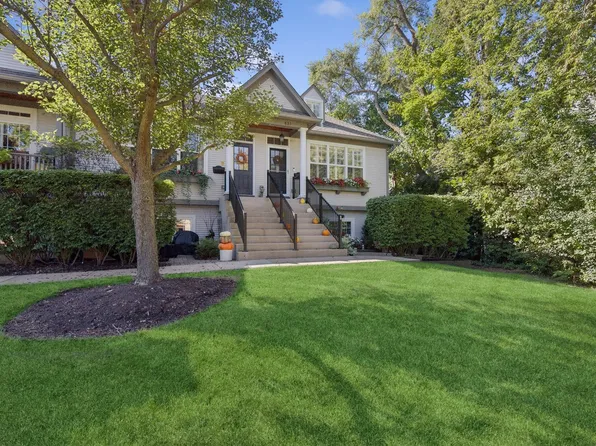 621 Broadway Ave, Libertyville, IL 60048