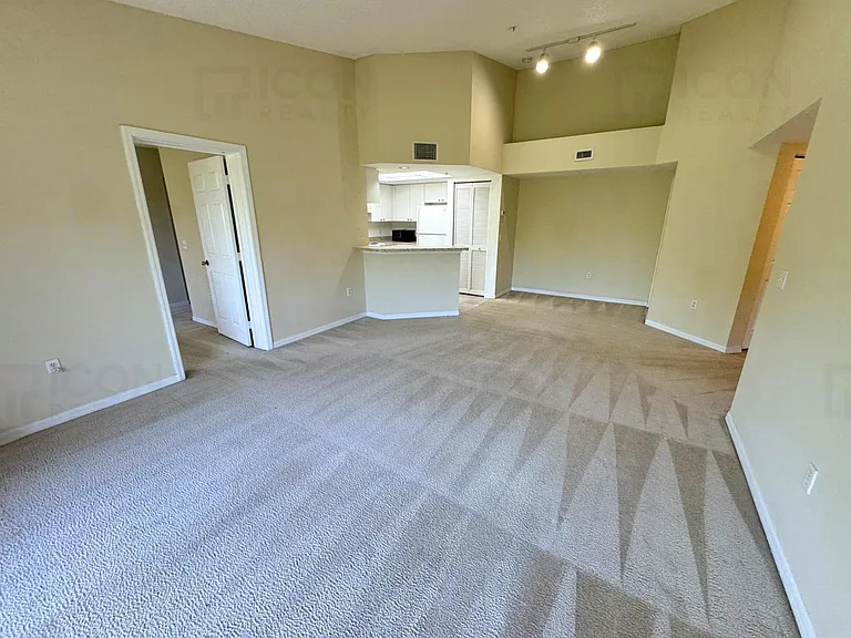 2039 SE 10th Ave #509 — Photo 3