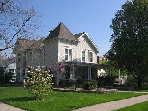 1st image of 602 E Broadway St