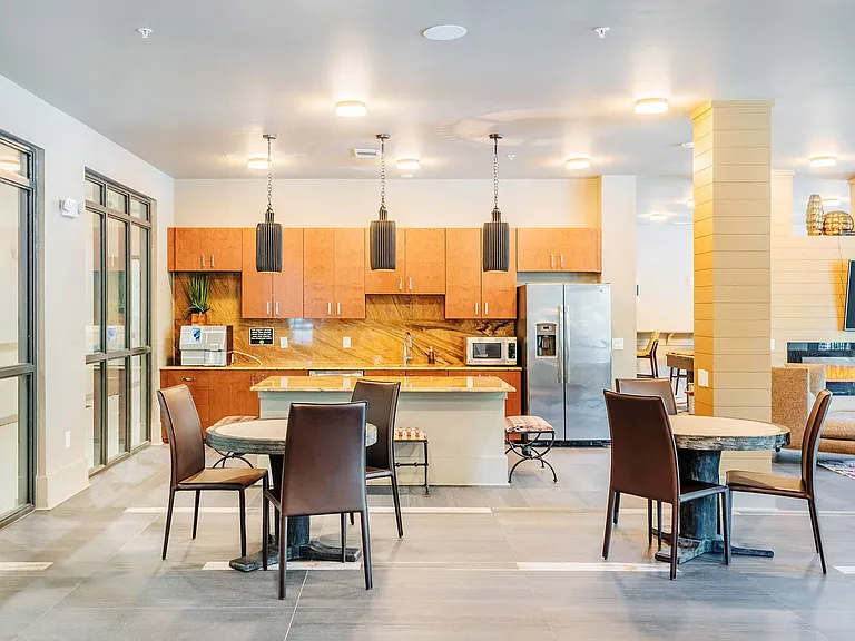 Centre Pointe Apartments — Photo 6