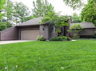 905 Barclay Ct, Champaign, IL 61821