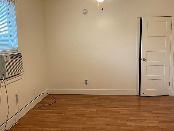 5th image of 981 E Orange Grove Blvd APT 8