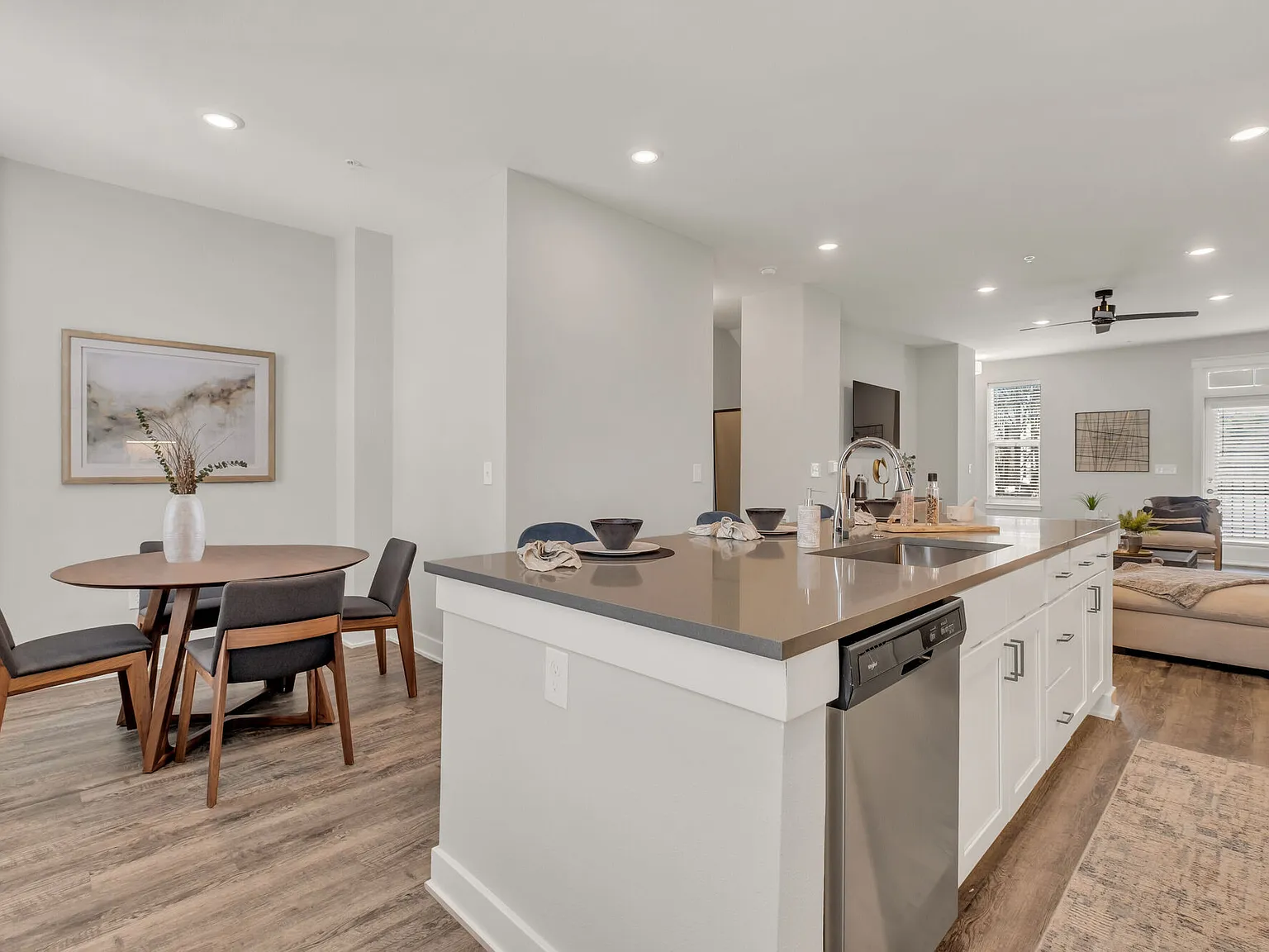 Oakbrook Townhomes — Photo 3