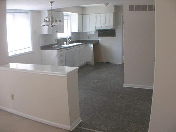 4th image of 115 Martha Ln