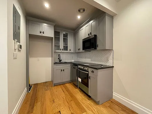 Rented by Doorway NYC, LLC | media 6