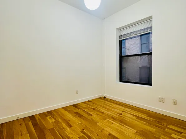 76 Pinehurst Avenue image 6 of 8