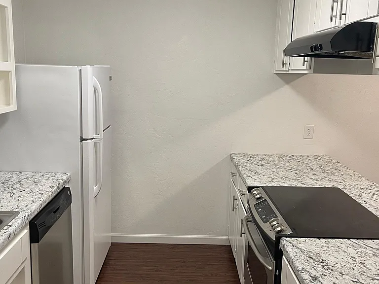 124 Locke St #B — Photo 6