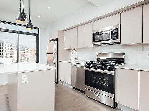 2nd image of 594 Bushwick Ave APT 201