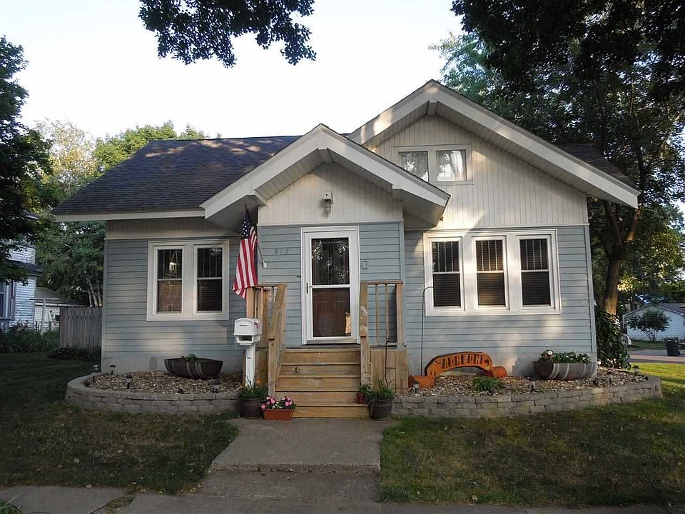 1st image of 612 Chestnut St
