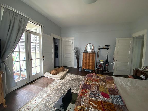 Master bedroom 
showing french doors to patio