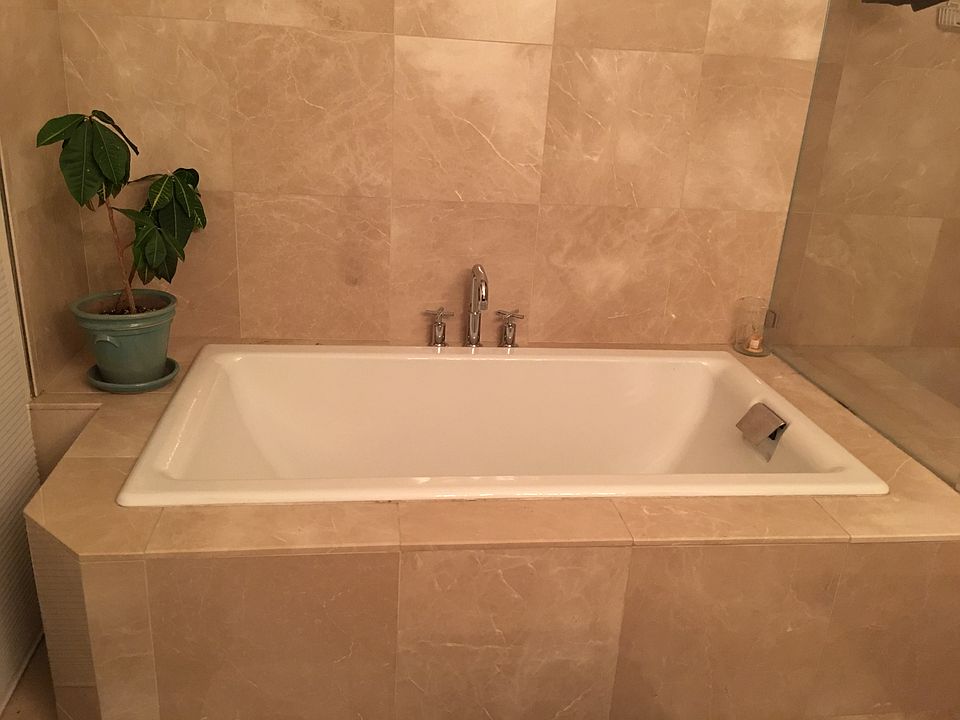 Master bath tub