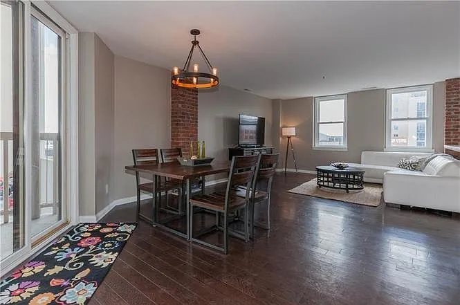 110 E Washington St #601 — Photo 8