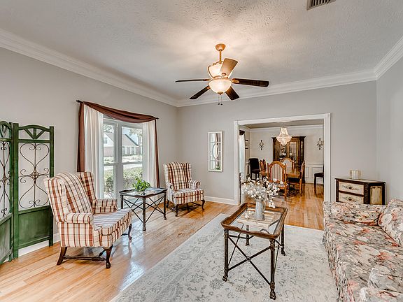 5th image of 4572 Oak Bay Dr W