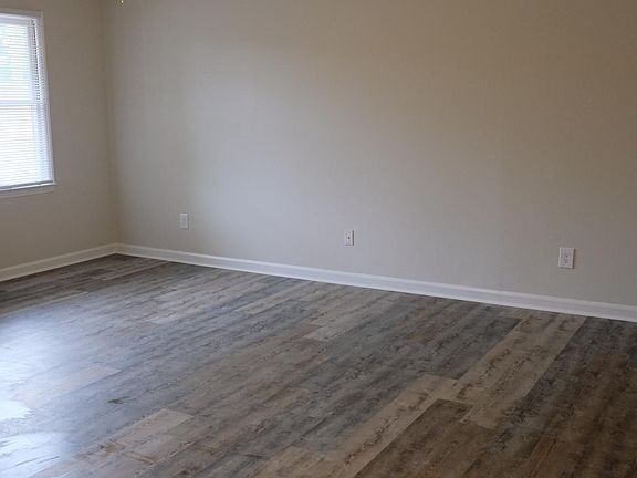 2nd image of 2301 Pineknoll Ter