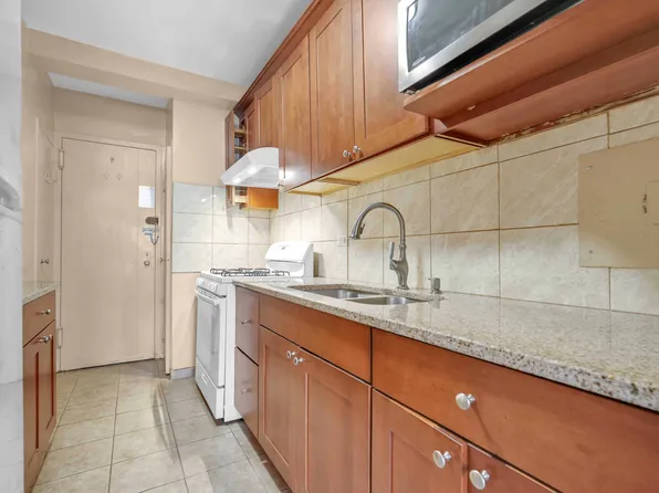 6 Fordham Hill Oval image 15 of 25