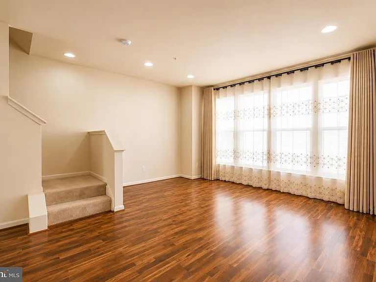 22520 Phillips St #401 — Photo 21