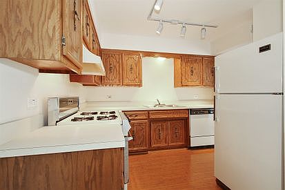 5th image of 4831 W 109th St