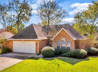 111 Mistletoe St, Lake Jackson, TX 77566