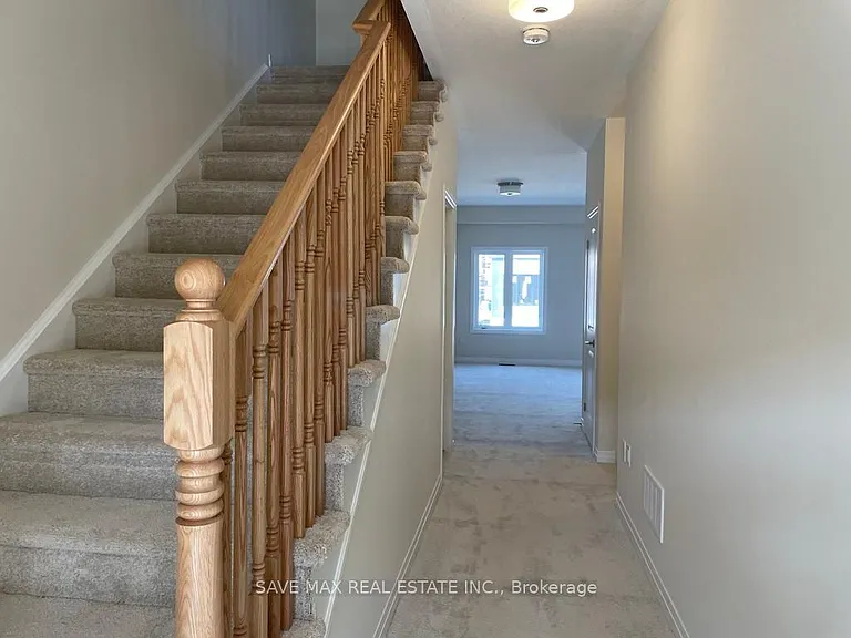 19 Bowery Rd — Photo 5