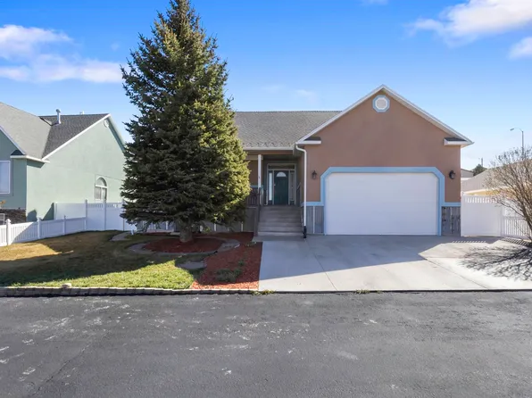 136 Benjamin Franklin St, Evanston, WY 82930