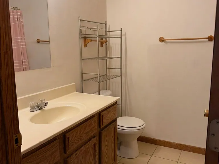 206 N Meek St #D — Photo 12