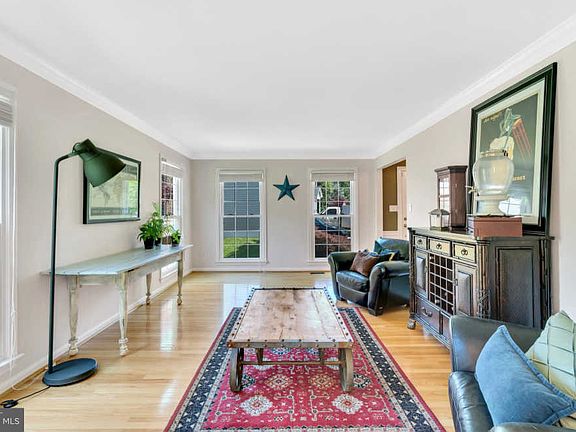 3rd image of 2906 Parklawn Ct